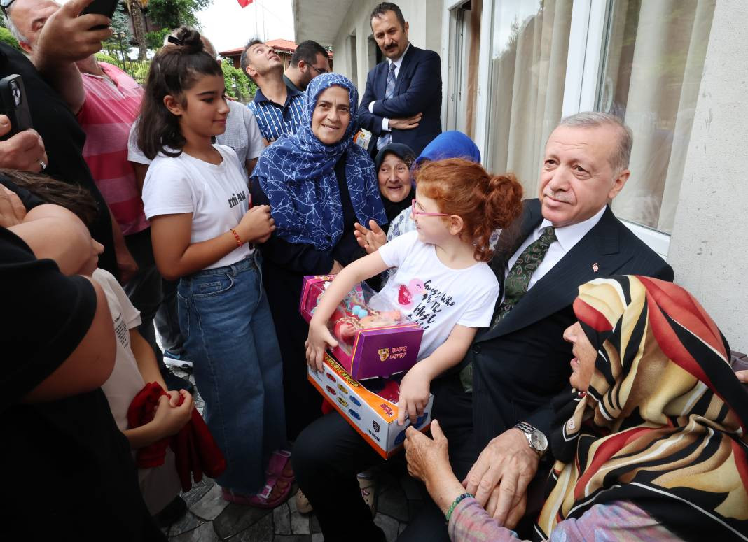 Erdoğan memleketi Güneysu'da: Komşularını ziyaret etti - Resim: 12